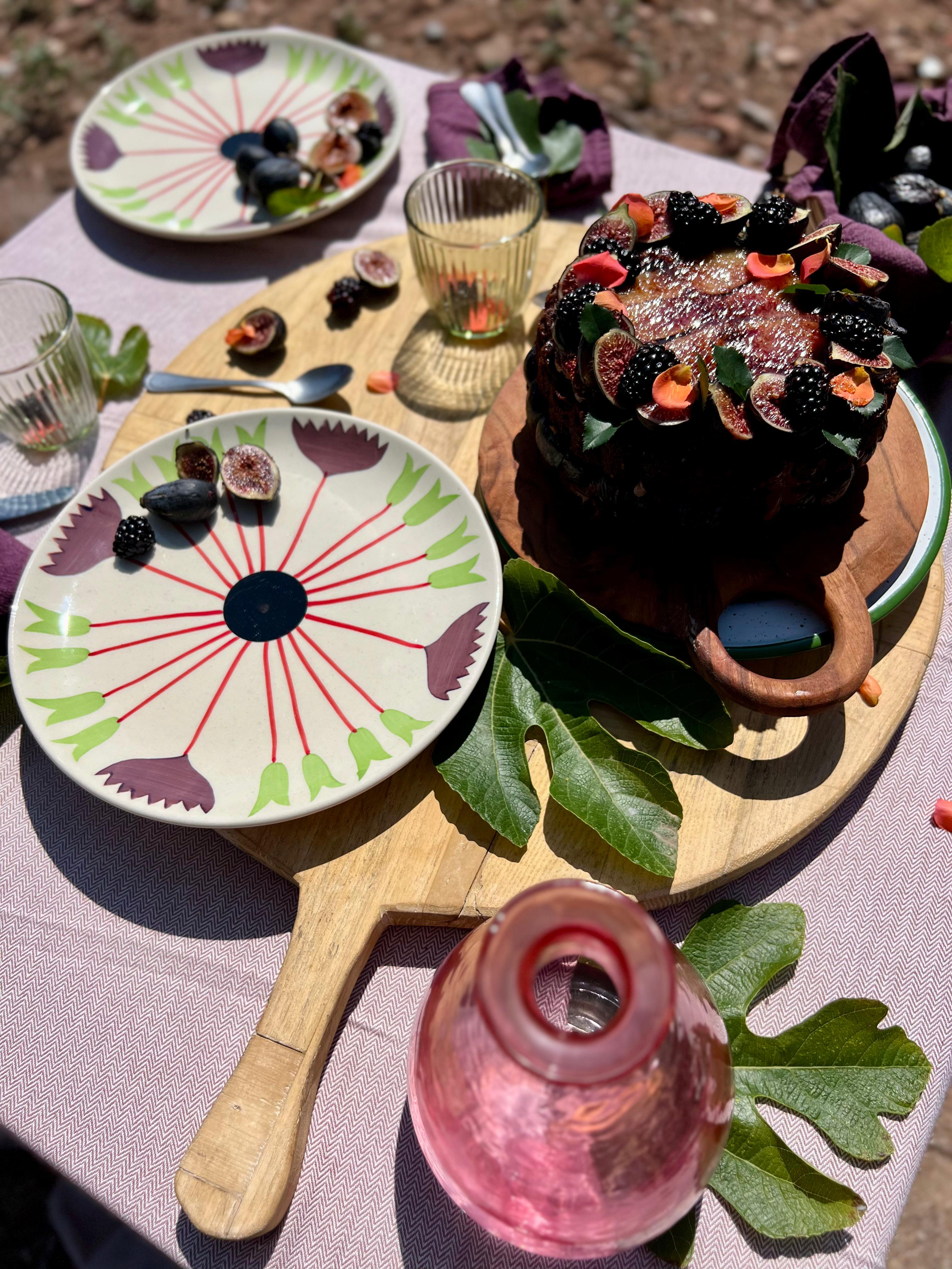 Lo mejor para una decoración otoñal: una vajilla artesanal de OFELIA Home & Decor.